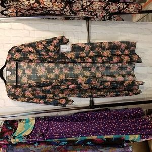 NWT-Lularoe Shirley kimono with angel sleeves